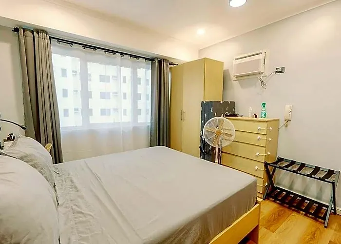 Cozy @soma Bgc Near Sm Aura And High Street